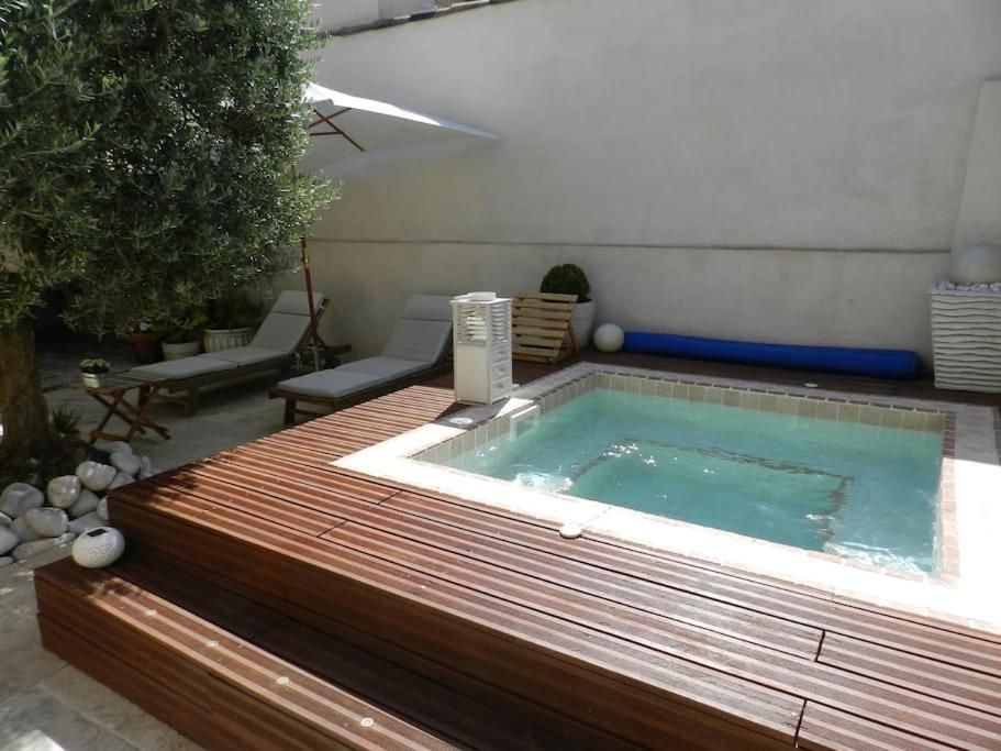 Le Maset Des Aires Avec Vue Sur Le Luberon Et Son Jacuzzi Exterieur Disponible De Juin A Mi-Septembre Maubec  المظهر الخارجي الصورة
